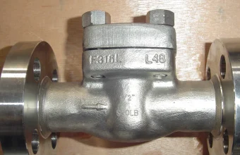 Close-up product photo of a stainless steel gate valve with flanged pipe connections on both sides
